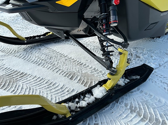 Ski-doo Backcountry X-RS 850 E-TEC Turbo R HUB 18 of 24