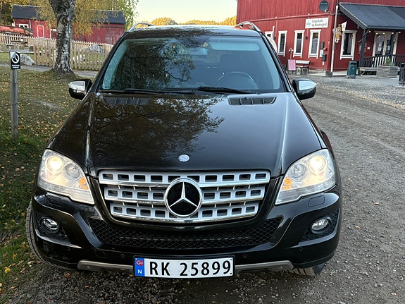 Mercedes-Benz ML350 3 of 30