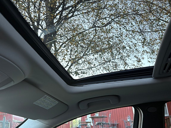 Mercedes-Benz ML350 27 of 30