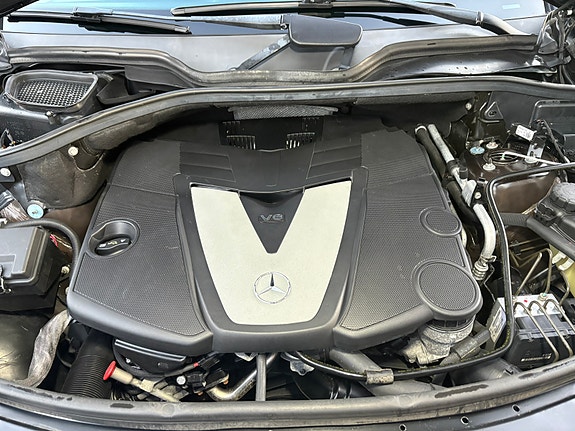 Mercedes-Benz ML350 30 of 30