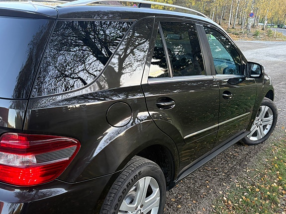 Mercedes-Benz ML350 7 of 30