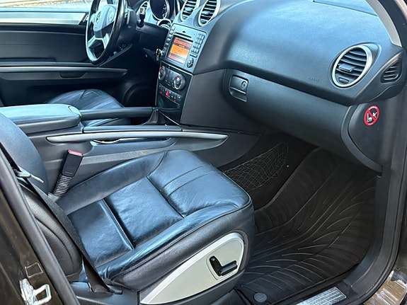 Mercedes-Benz ML350 24 of 30