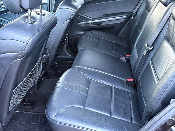 Mercedes-Benz ML350 19 of 30