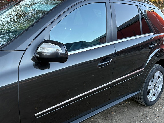 Mercedes-Benz ML350 4 of 30