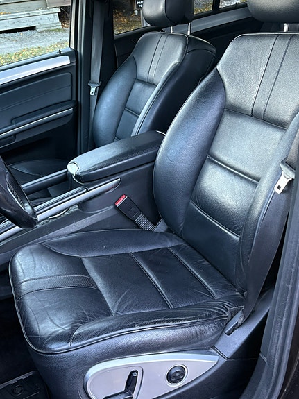 Mercedes-Benz ML350 10 of 30