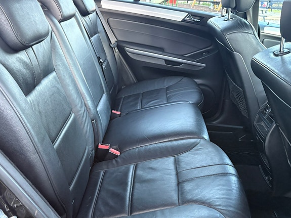 Mercedes-Benz ML350 20 of 30