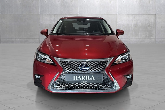 Lexus CT200h 2 of 20