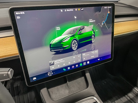 Tesla Model Y 13 of 27
