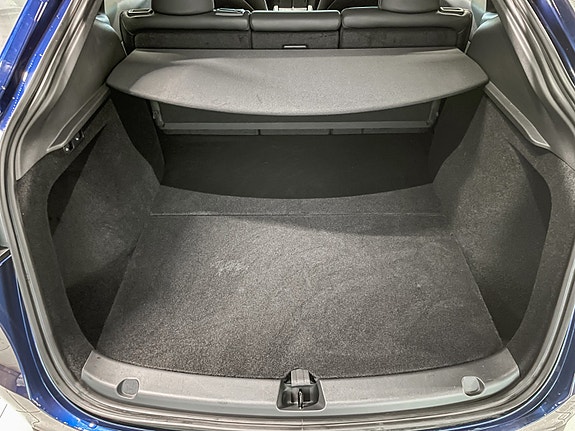 Tesla Model Y 23 of 27