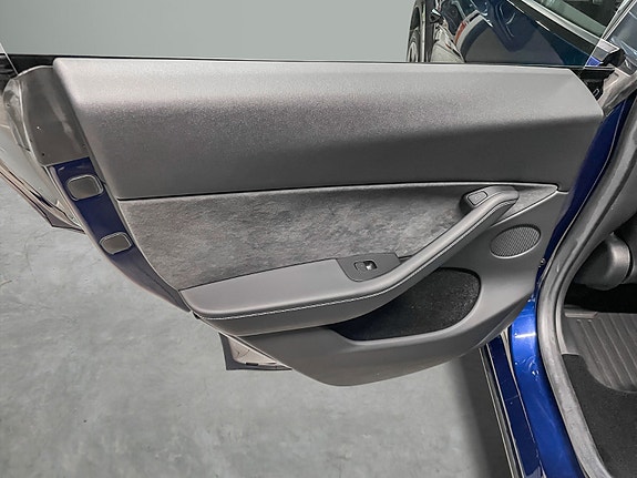 Tesla Model Y 19 of 27