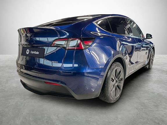 Tesla Model Y 4 of 27