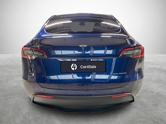 Tesla Model Y 3 of 27