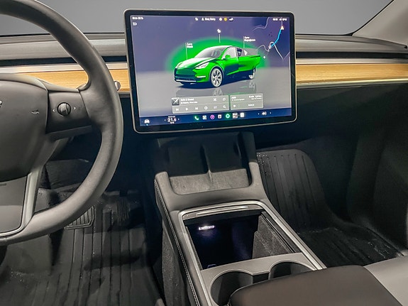 Tesla Model Y 12 of 27