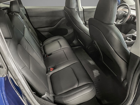 Tesla Model Y 22 of 27