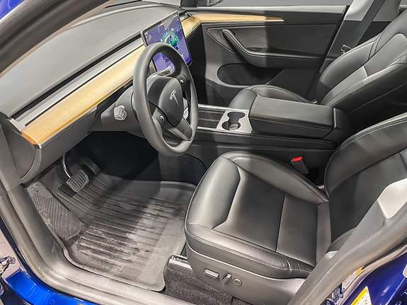 Tesla Model Y 8 of 27