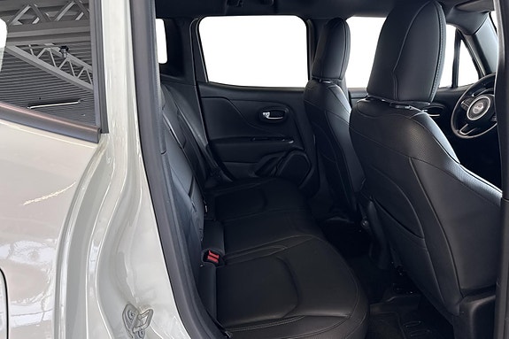 Jeep Renegade 22 of 25