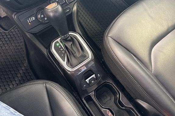 Jeep Renegade 14 of 25