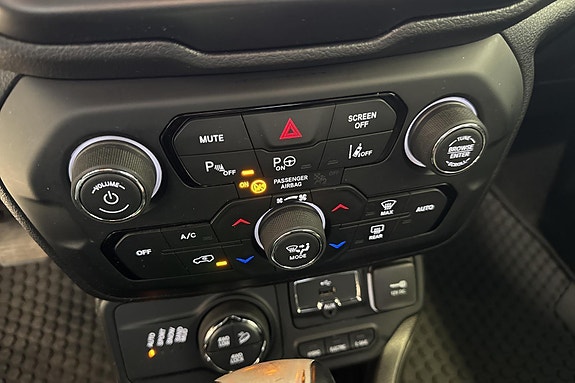 Jeep Renegade 15 of 25