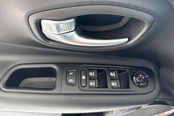 Jeep Renegade 17 of 25