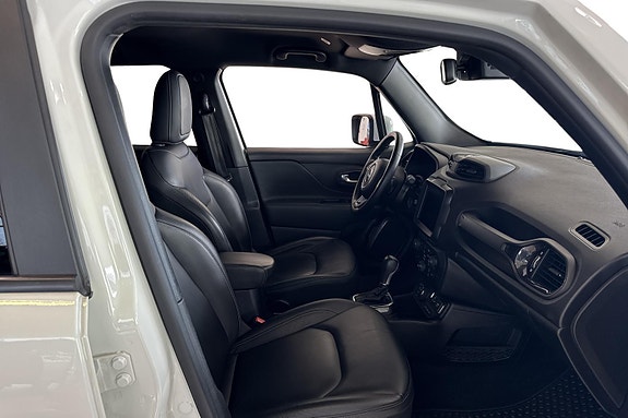 Jeep Renegade 23 of 25