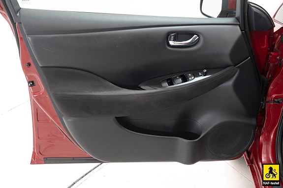 Nissan Leaf 7 of 30