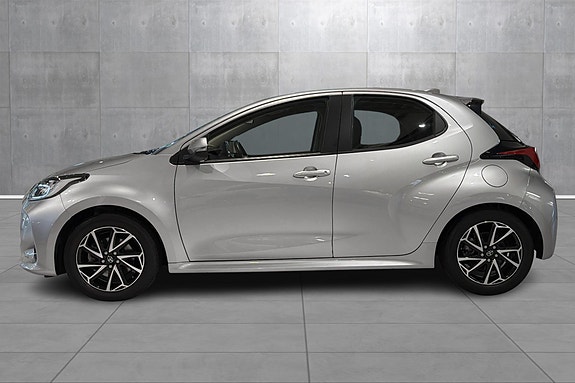 Toyota Yaris 2 of 19