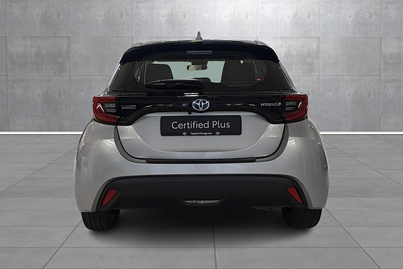 Toyota Yaris 4 of 19