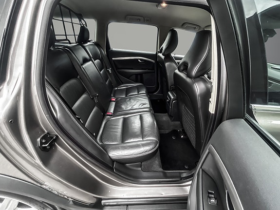 Volvo XC70 18 of 24