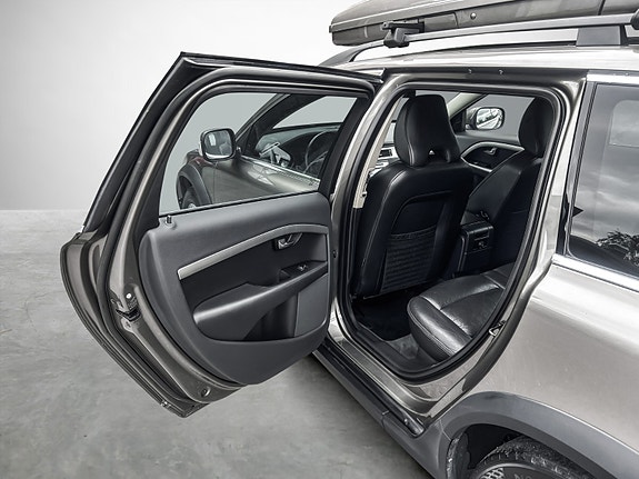 Volvo XC70 16 of 24
