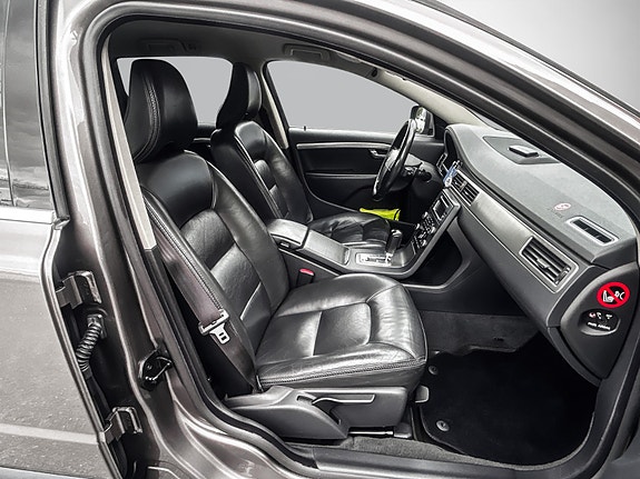Volvo XC70 14 of 24