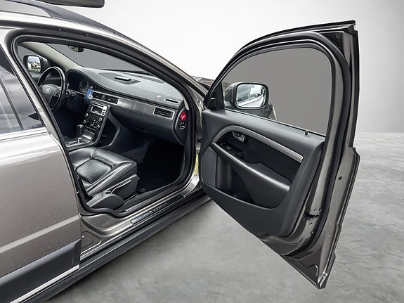 Volvo XC70 15 of 24