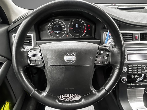 Volvo XC70 12 of 24