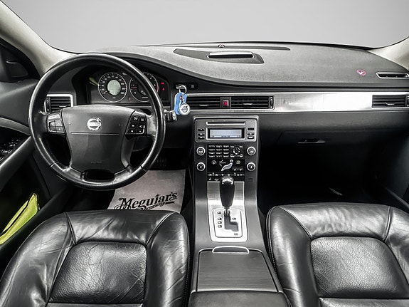 Volvo XC70 11 of 24