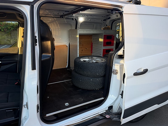 Ford Transit Connect 12 of 27