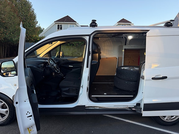 Ford Transit Connect 11 of 27