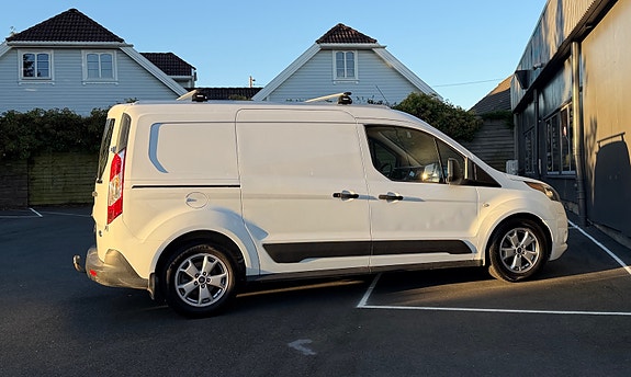 Ford Transit Connect 17 of 27