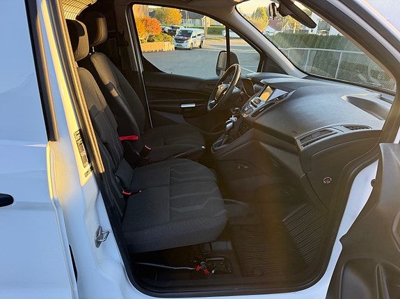 Ford Transit Connect 13 of 27