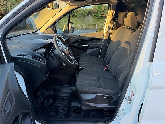 Ford Transit Connect 10 of 27