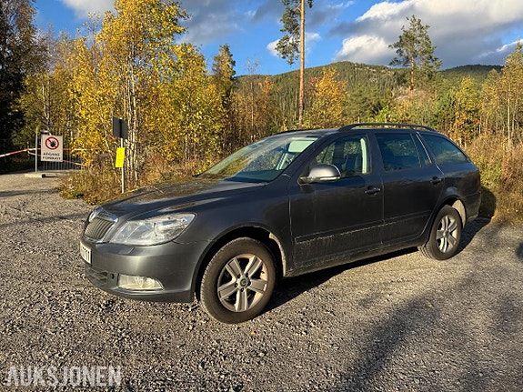 Skoda Octavia 2 of 13