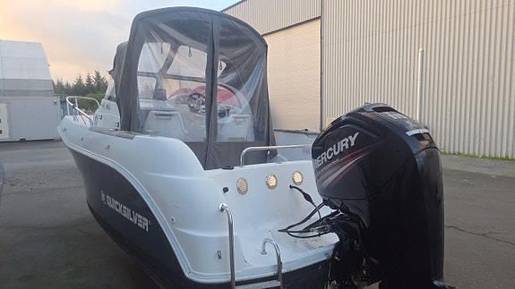 Quicksilver 630wa med 2014 model 115hk Mercury. 3 of 8