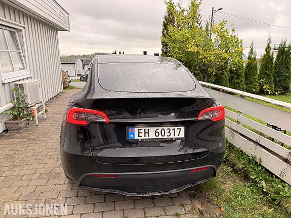 Tesla Model Y 5 of 19