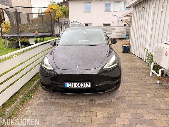 Tesla Model Y 2 of 19