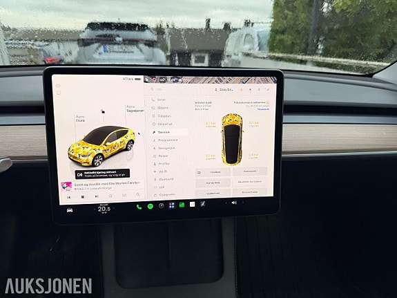 Tesla Model Y 12 of 19