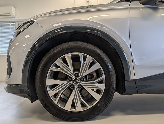 Audi Q4 e-tron 6 of 30