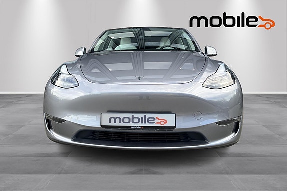 Tesla Model Y 18 of 26