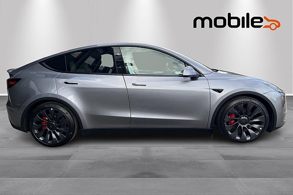 Tesla Model Y 2 of 26