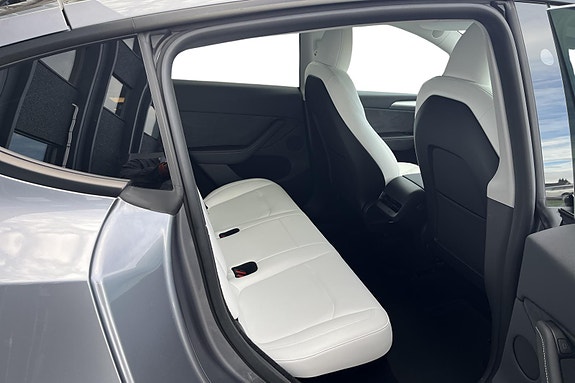 Tesla Model Y 22 of 26