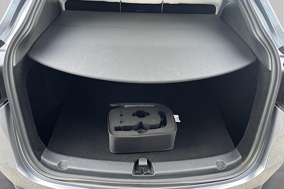 Tesla Model Y 5 of 26
