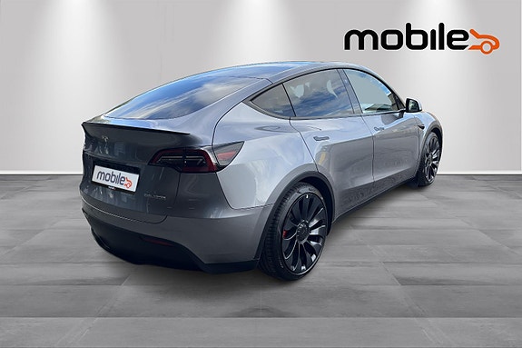Tesla Model Y 3 of 26