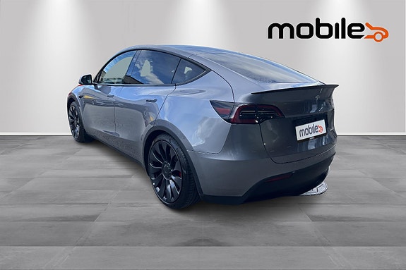 Tesla Model Y 21 of 26